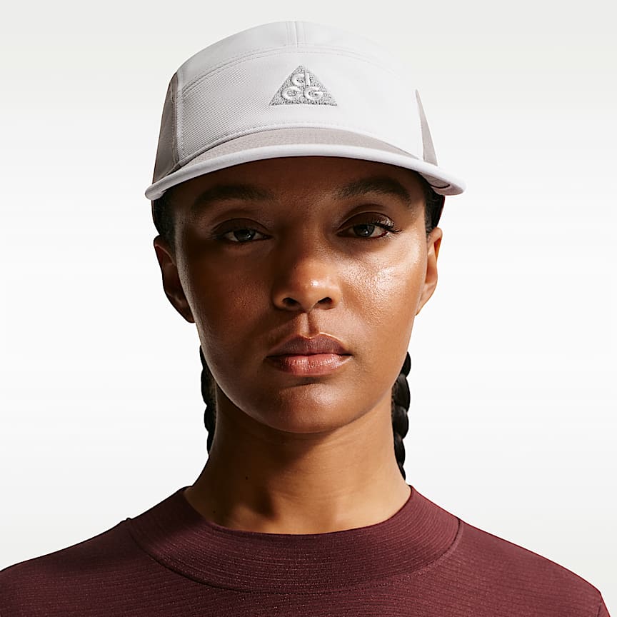 Nike Fly Dri-FIT Unstructured Swoosh Cap. Nike RO